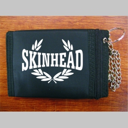 Skinhead venček pevná čierna textilná peňaženka s retiazkou a karabínkou, tlačené logo